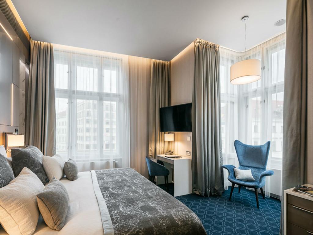 Готель Kings Court 5*